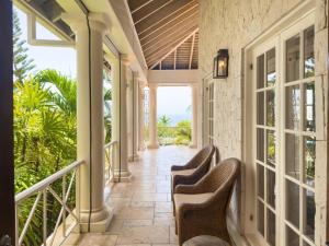 House with a Caribbean Sea