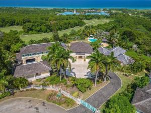 House with a Caribbean Sea