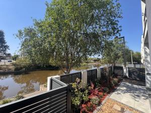 A peaceful residence in the heart of Penrith close to the train station and shopping center