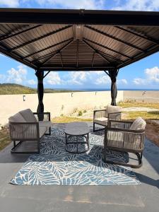 Savannahs Charm- Cozy & Comfort Home in Paradise Mins from Beach