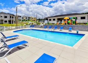 Savannahs Charm- Cozy & Comfort Home in Paradise Mins from Beach