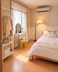 Cozy 2BR in Gangnam Near Eonju Station Up to 6 Guests