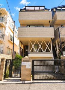 Roppongi Luxury Private Villa, 3-Minute Walk to Roppongi Station, Sleeps 8