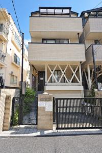 Roppongi Luxury Private Villa, 3-Minute Walk to Roppongi Station, Sleeps 8