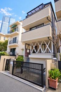 Roppongi Luxury Private Villa, 3-Minute Walk to Roppongi Station, Sleeps 8