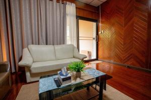Canal-side Wooden House 3BR Private Garden