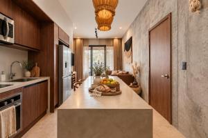 Nuju Rentals - BeUtiful Apartments with Swimout-Gym-Rooftop-Pool