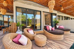 Nuju Rentals - BeUtiful Apartments with Swimout-Gym-Rooftop-Pool