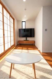 Roppongi Luxury Private Villa, 3-Minute Walk to Roppongi Station, Sleeps 8