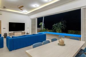 Luxury 5BR Jungle View with private Pool&Gym