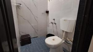 Cozy 1 RK Sarona Showroom Hub