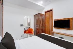Hotel Aroha A Corporate Suites Near Botanical Garden Metro Station