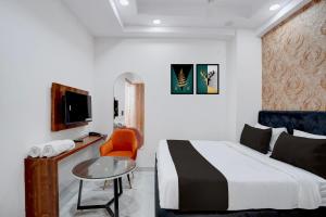 Hotel Aroha A Corporate Suites Near Botanical Garden Metro Station
