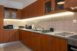 Sunshine Grand Apartment-metro station