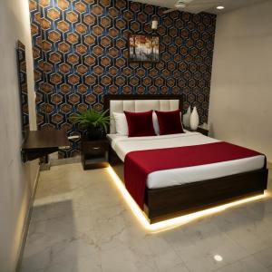 Hotel The Great Fine Elite Only 1 Km From Taj Mahal !!! Luxury Stay In Agra