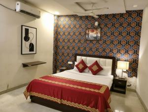 Hotel The Great Fine Elite Only 1 Km From Taj Mahal !!! Luxury Stay In Agra