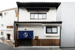 鶴Inn 贅沢な和モダン一軒家 天下茶屋駅徒歩6分 花園町駅徒歩3分 道頓堀 関西空港直通 名庭