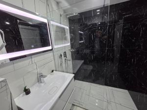 Danube Escape Studio with Jacuzzi & Free Parking