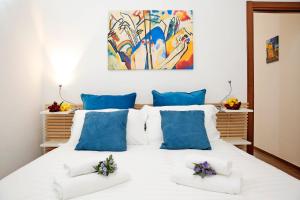 Castel Sant Angelos Harmonious Apartment