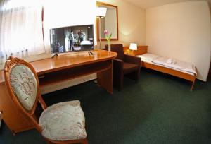 Penzión Wellness & Restaurant Zoborská, free parking