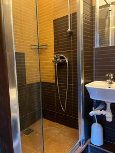 Zelazna 16 Small Rooms next Central Station