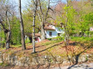Holiday Home with Garden and shared pool