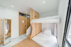 2Re Private Kitchen and Bathroom