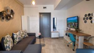 Golden Mood Apartment near Palas Mall