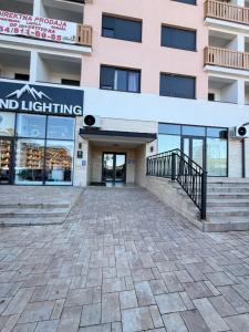 Golden Pine Apartment