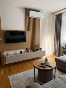 Golden Pine Apartment