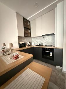 Golden Pine Apartment