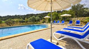 Casa de campo con vistas piscina y aire ac 10 pers
