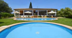 Bonita Finca cerca del mar piscina infántil