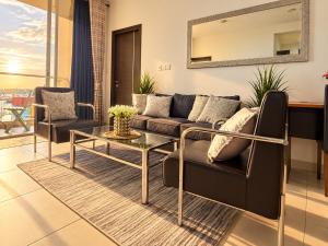 Oceanfront Spacious 3BR SeaView - Airport 10 Min