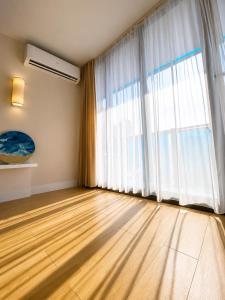 Esmeralda Suites Orbi City