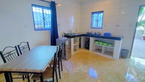 White Makuti Holiday Apartments