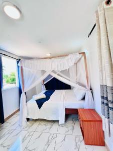 White Makuti Holiday Apartments