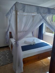 White Makuti Holiday Apartments