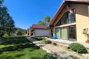 Căsuțele H - Cabana 4 A-Frame cu Ciubăr Cheile Doftanei