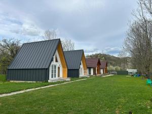 Căsuțele H - Cabana 4 A-Frame cu Ciubăr Cheile Doftanei