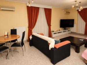 Apartment with private garden - Chalandri, Athens