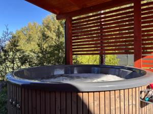 Gawra Nad Jeziorem - całoroczne domki nad jeziorem z balią, jacuzzi i sauną, Kaszuby