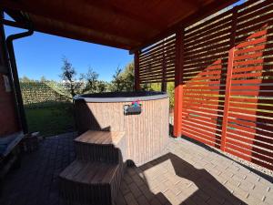 Gawra Nad Jeziorem - całoroczne domki nad jeziorem z balią, jacuzzi i sauną, Kaszuby