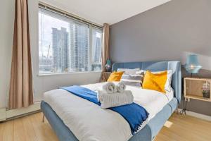 Downtown Suite with Parking, Pool, Gym