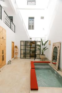Private riad with swimming pool and breakfast included