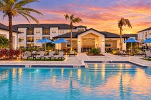 2BR Suite Pool, Gym, Games!