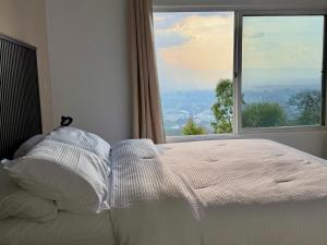 Panoramic City and Volcano Views Apartment
