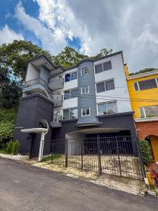 Panoramic City and Volcano Views Apartment