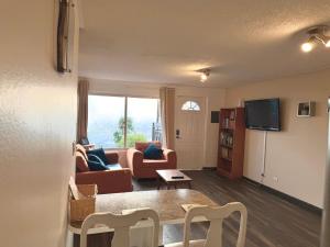 Panoramic City and Volcano Views Apartment