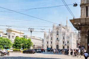 A Due Passi dal Duomo Suite Via Torino 2 Pax